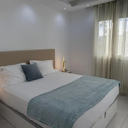 Optimist Playa De Americas 아파트